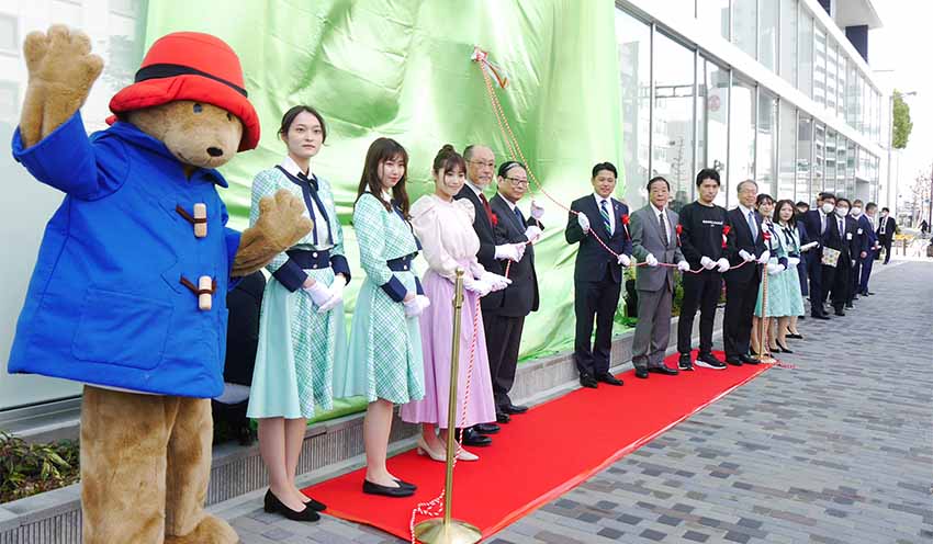RoamCouch氏が制作した壁画の除幕式も行った(4月17日、岐阜中央プラザ)