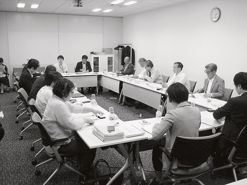 総務省のオブザーバーを招いた研究会