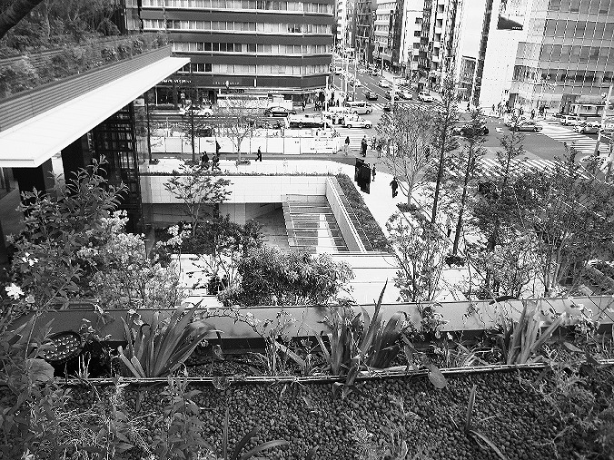 「京橋の丘」から京橋交差点方向を望む