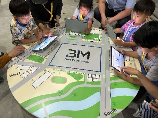 長谷工G、社員の家族が建設現場でものづくり体験
