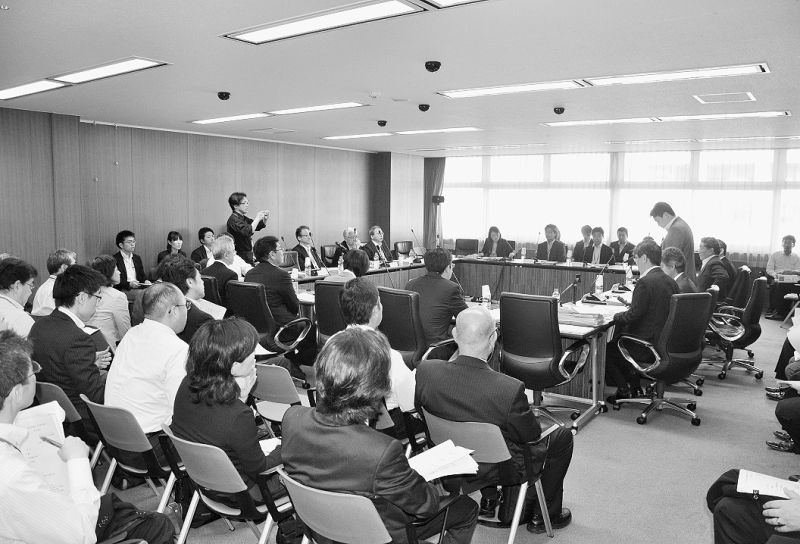 鶴保庸介国交副大臣も出席した中古流通促進のための研究会。市場活性化に向けた話し合いが着々と進んでいる