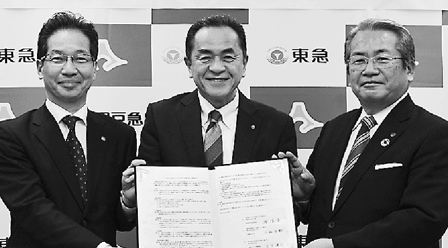 (左)から東急交通インフラ事業部の土方事業部長、静岡県東京事務所の滝浪所長、伊豆急の小林社長