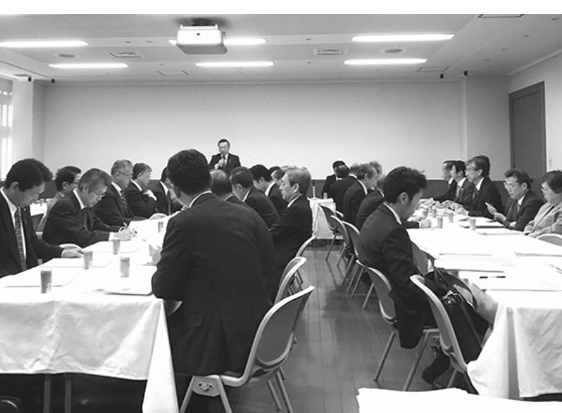 議員と各団体の役員らが出席
