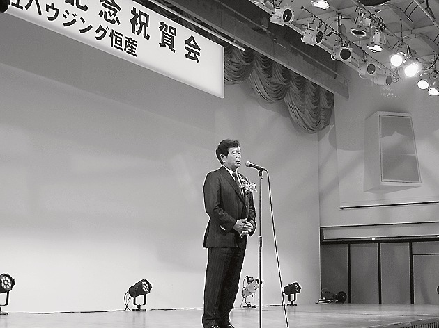 あいさつする高橋誠一代表取締役(三光ソフランHD社長)