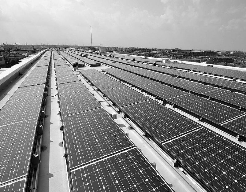 全戸に太陽光発電システムと蓄電池を導入したタカラレーベンのマンション。4月下旬に竣工した=横浜市旭区(10面に関連記事)