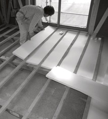 硬質断熱材の床下施工