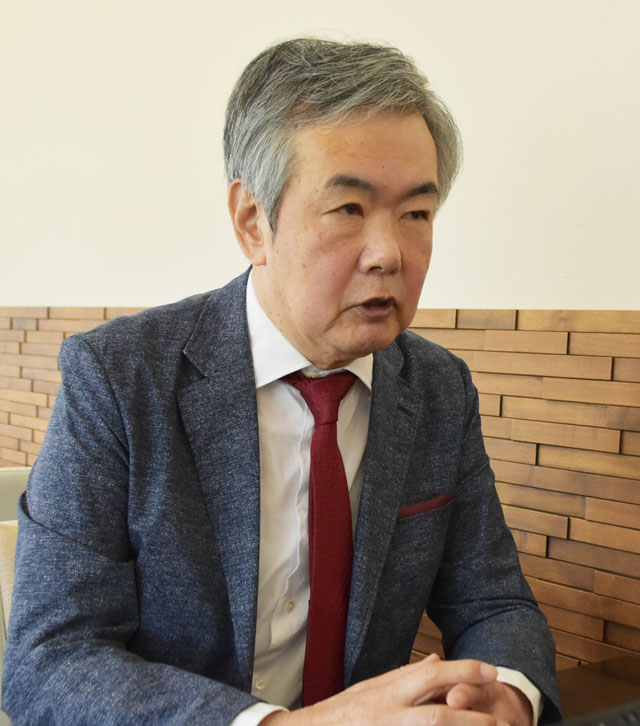 真鍋茂彦氏