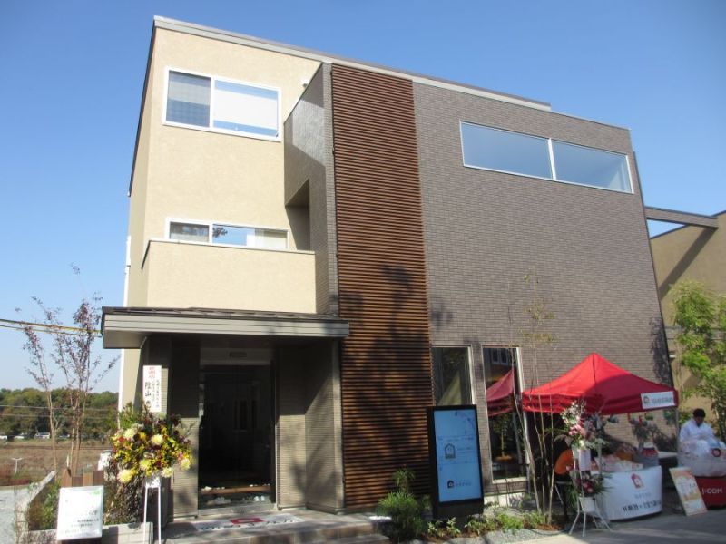 「ハルクラス」外観