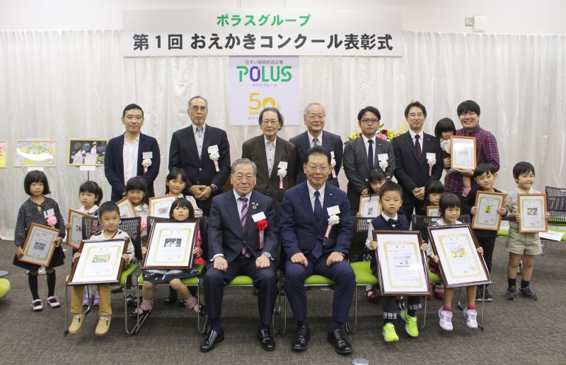 前列中央の左から高橋市長と中内代表