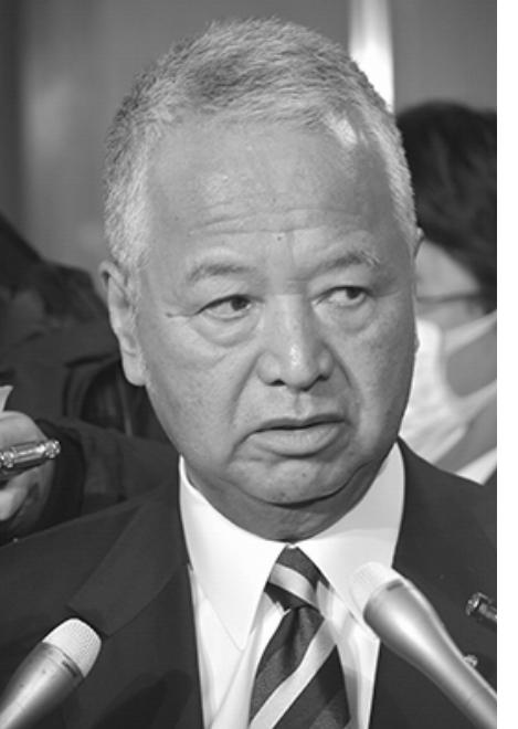 会合後質問に答える甘利明税調会長(11月27日)