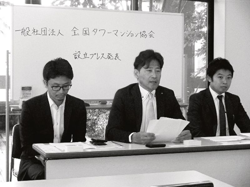 左から、理事の星川氏、代表理事の副島氏、顧問の梶浦氏