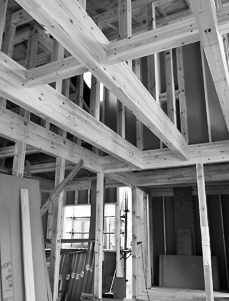 建設中の保育園の２階部分。すべて住宅用の部材だ