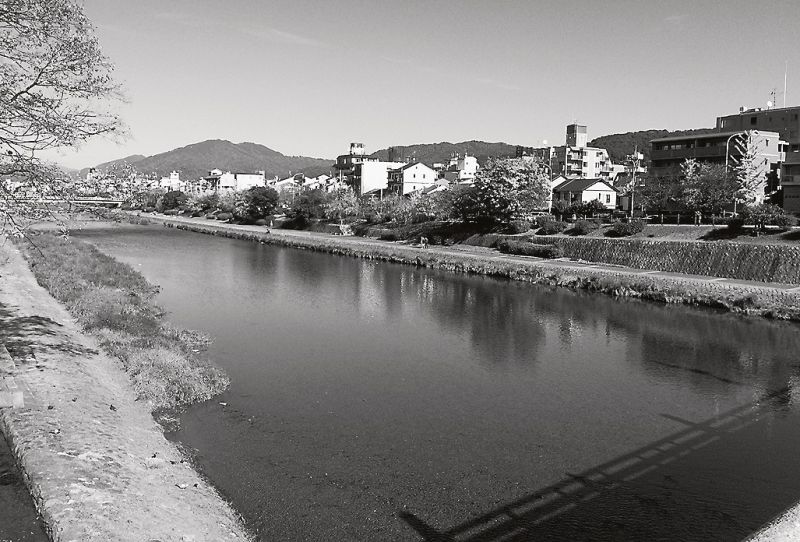 物件の近くを流れる鴨川。京都都心部での〝別邸〟をテーマとした物件だ