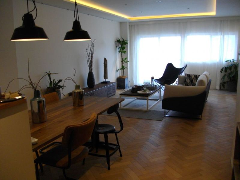 マンション住戸を再現。写真はリビング