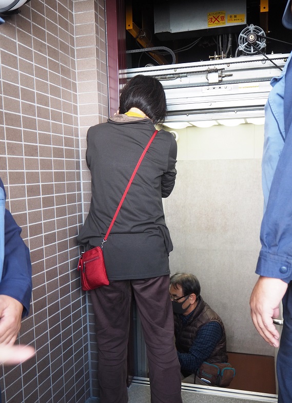 救出訓練。参加者には「災害時にはみんなで助け合う」という当事者意識があった