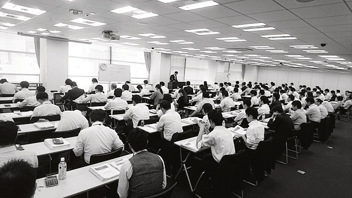 各試験会場は満席になる