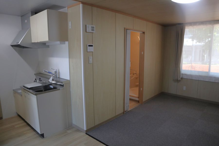 設置完了型の応急仮設住宅の試作棟の内観