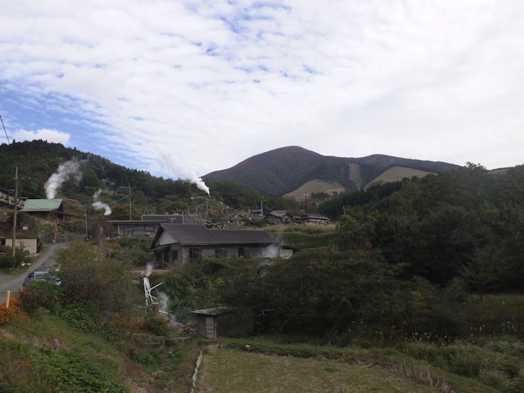 大分県境にある涌蓋山(わいたさん)周辺は日本有数の地熱地帯