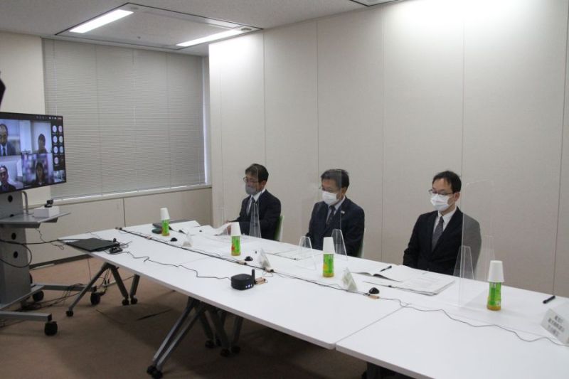 新しい旅のスタイル創出に向けて意欲を語る和田観光庁長官(右から2番目)
