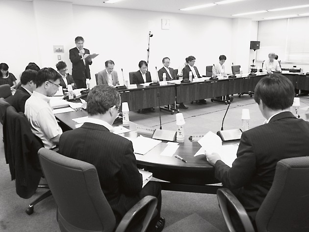 19日に行われた検討会の風景