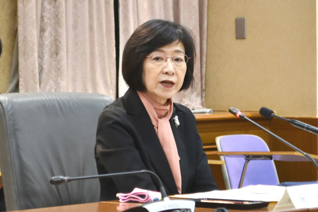会見に応じた翁会長