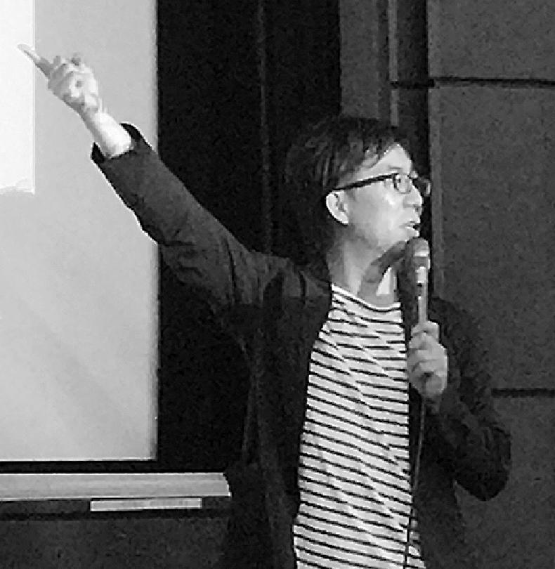 横浜市立大学まちづくりコースの学生に講義をする池本氏