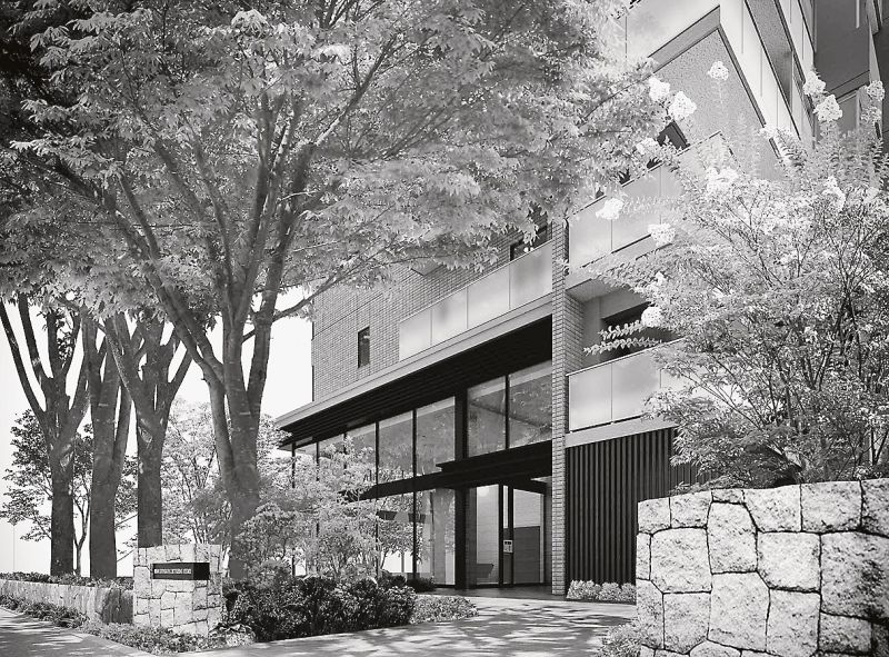「学住近接」がテーマのマンション。高級感のあるエントランスアプローチ