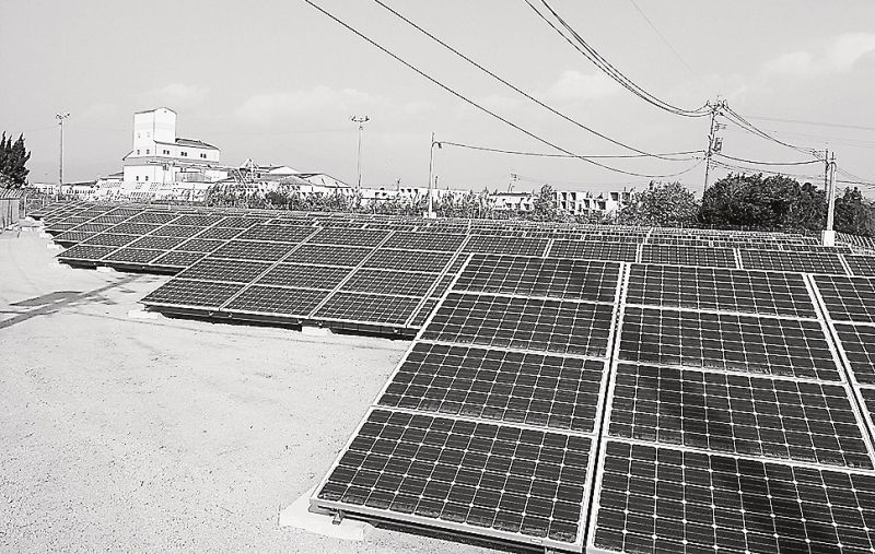 九州本土では、10キロワット以上の新規太陽光発電の受け入れが保留となっている=鹿児島県内で