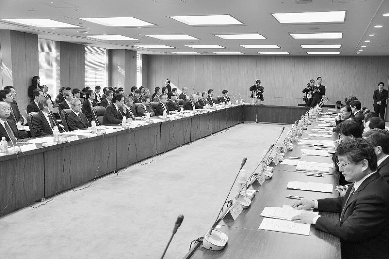 金融庁と全国の金融団体が、中小企業に資金を円滑に供給していくことについて意見交換した