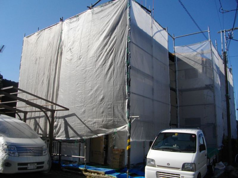 旭区内の築25年の戸建て住宅で、「まるで新築君」を施工中