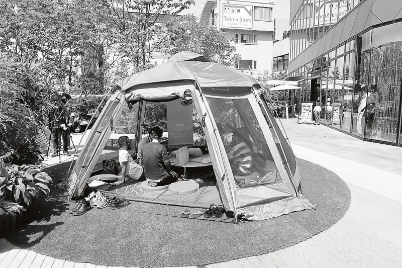 渋谷に登場したテントのキャンピングオフィス