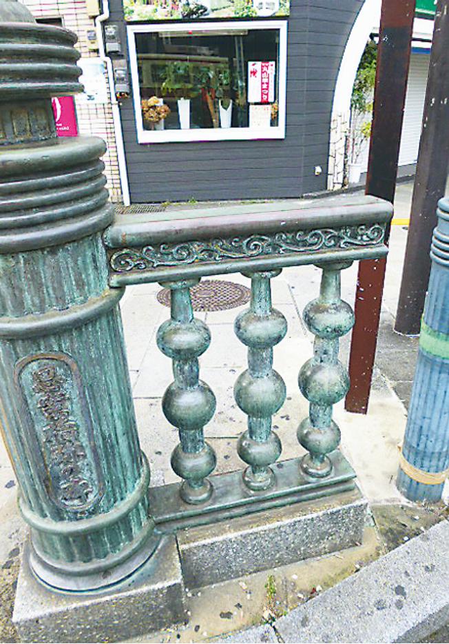 現在は欄干だけが残る思案橋