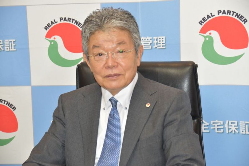 オンラインで会見した坂本久会長