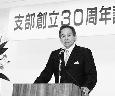あいさつする風祭支部長