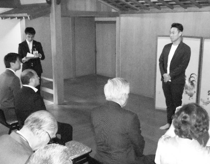 事業内容を説明する福田社長