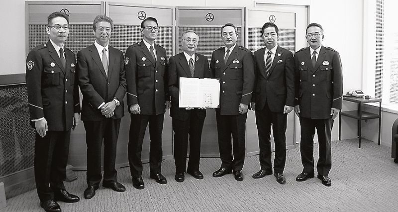 協定締結式の記念撮影