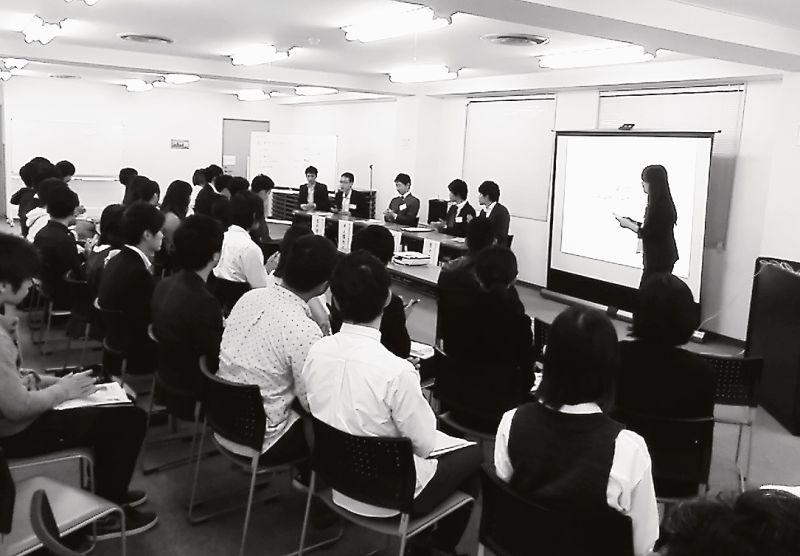 住宅・不動産業界に興味を抱く学生たち。〝ライバル〟に差をつけたいと意欲満々だ