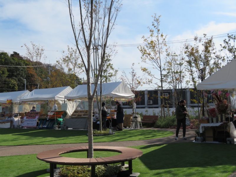 芝生広場「ＡＬＣＯ　ＰＡＲＫ」にあるマルシェ