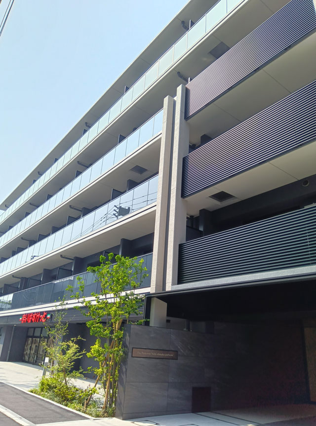 都営大江戸線の西新宿五丁目駅から徒歩2分に立地