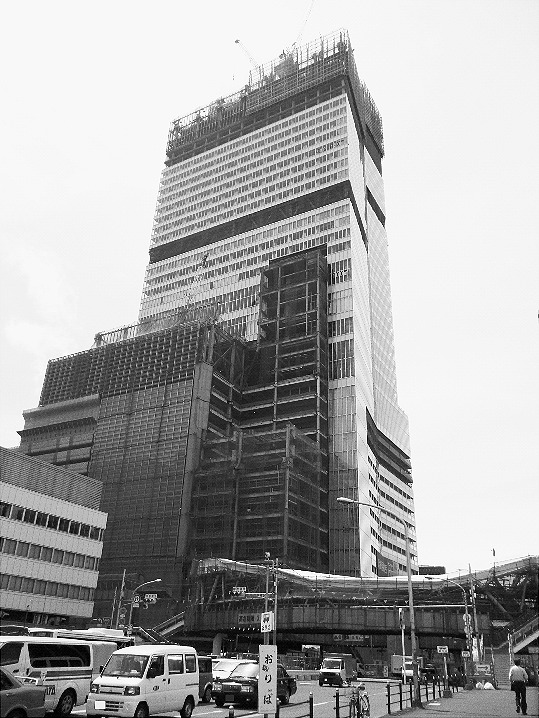 2年後に開業予定の大型複合商業施設「あべのハルカス」。その高さは日本一となる