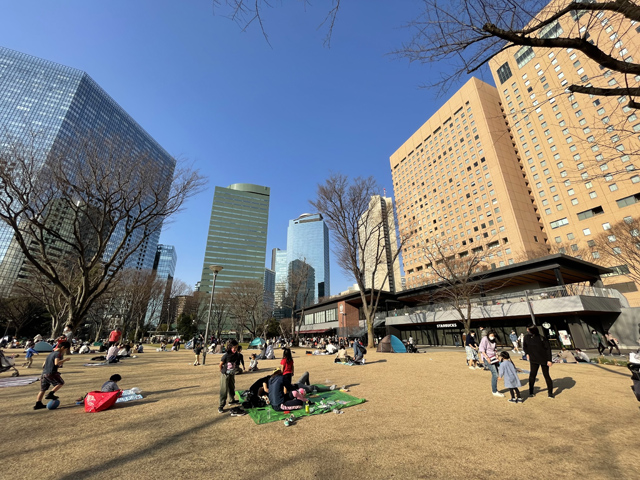 新宿副都心エリアで公園や歩道など使い社会実験