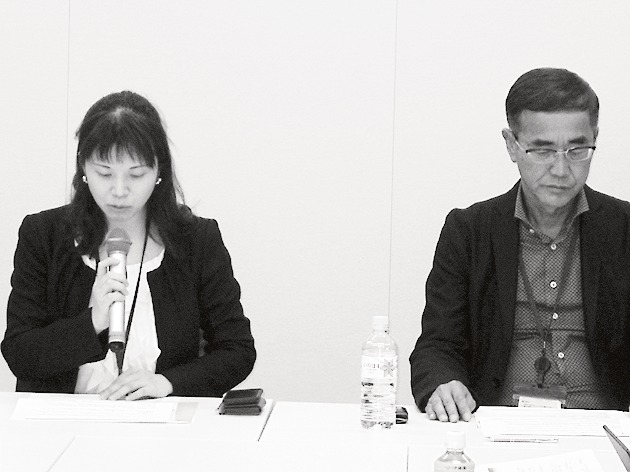 三津川真紀代表理事(左)とスミタスの佐藤直樹社長