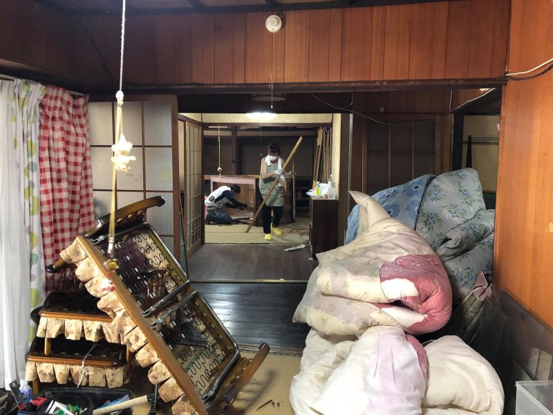 布団だけでも大量に残されていた