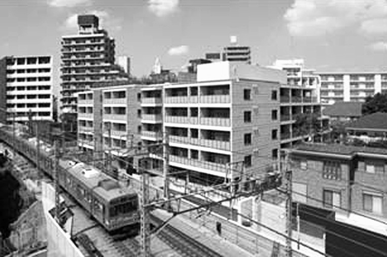 完成した東急ウェリナ旗の台(中央)