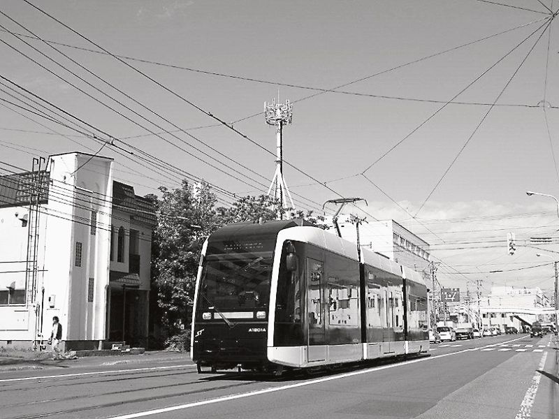 札幌市内を走る新車両「ポラリス」