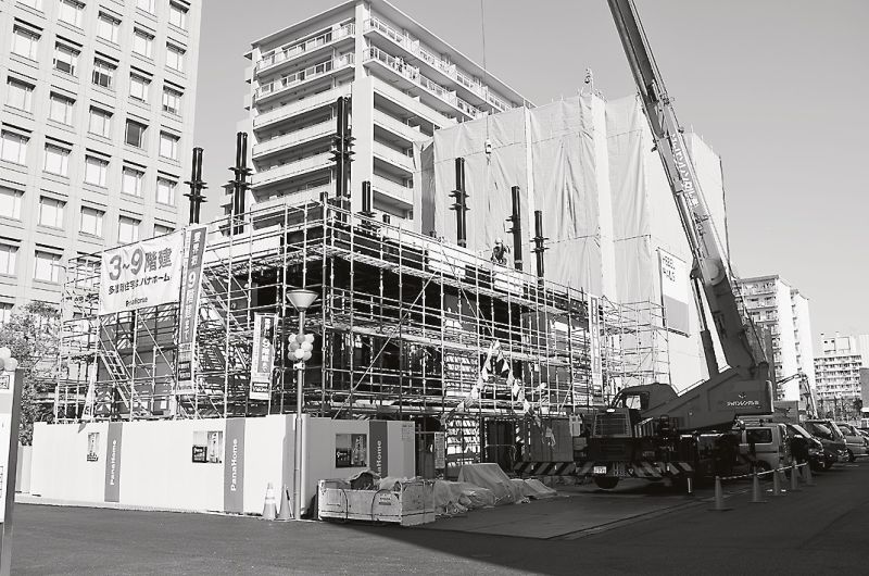 中層建築が主体となる住宅展示場「錦糸町住宅公園」が東京・墨田区に1月オープンし、大手メーカー各社が建築工事を急ぐ