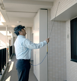 「AR匠RESIDENCE」を利用した検査の様子