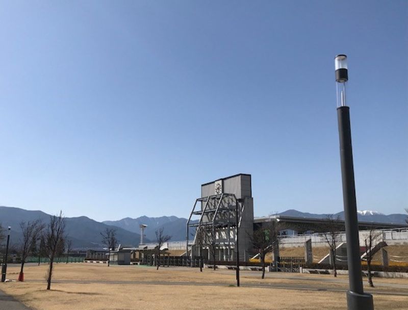 公園に次世代型ＩＣＴ街路灯の設置して実証実験を始めている。