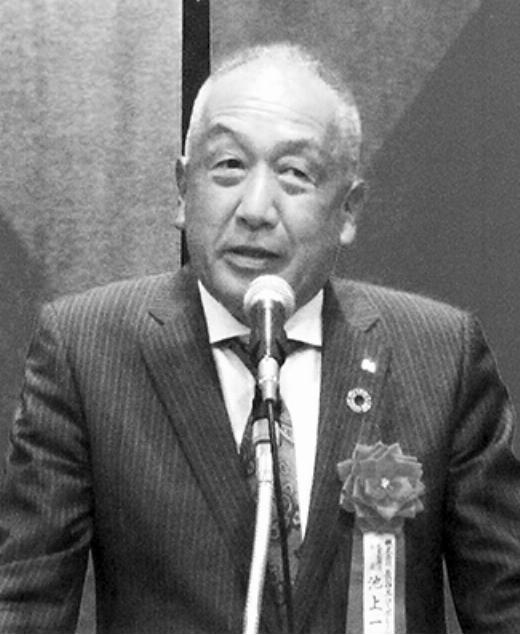 あいさつに立つ池上社長