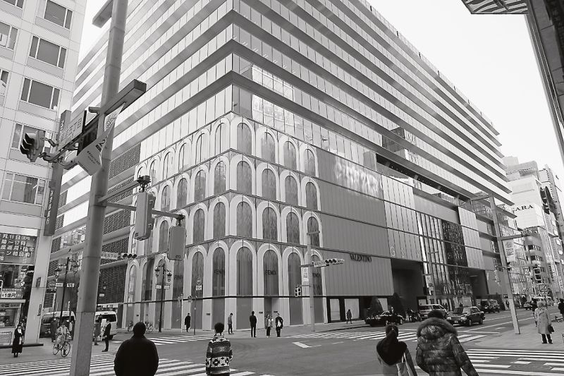 竣工した「GINZA SIX」の外観